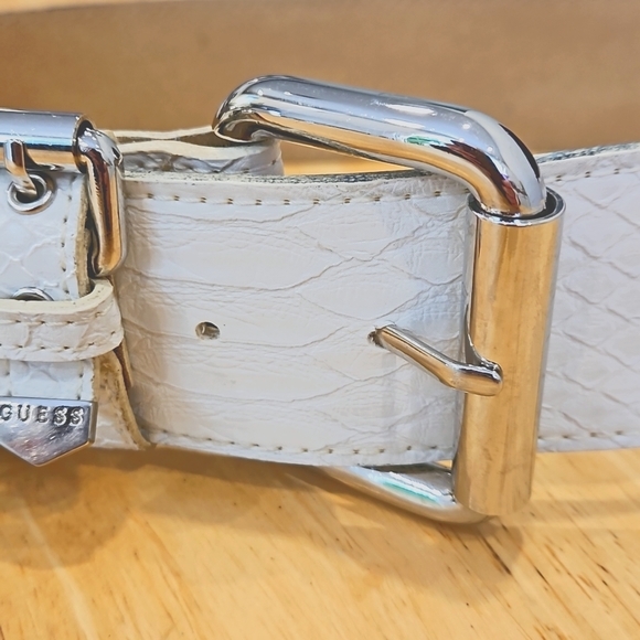 Guess Wide Belt - White Snakeskin Pattern - Chunky Silver Buckle - Small… - Picture 7 of 11